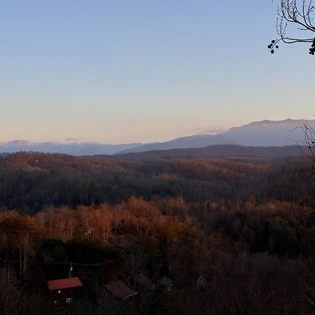 Smoky Paws - Exceptional Cabin, Stunning Mountain Views, Hot Tub, Tranquil, Gigabit Internet, Free L2 Ev Pigeon Forge Exterior foto