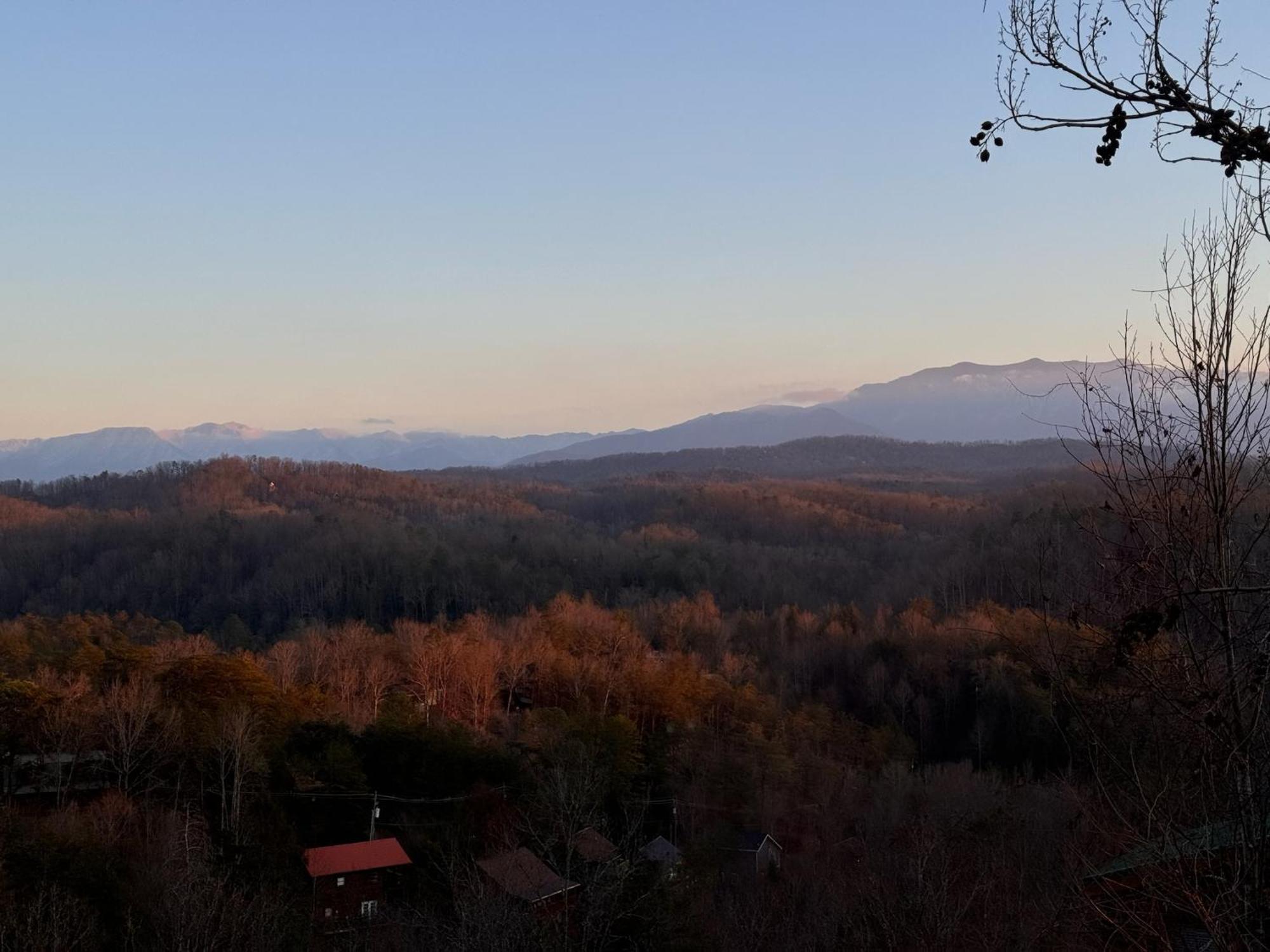 Smoky Paws - Exceptional Cabin, Stunning Mountain Views, Hot Tub, Tranquil, Gigabit Internet, Free L2 Ev Pigeon Forge Exterior foto